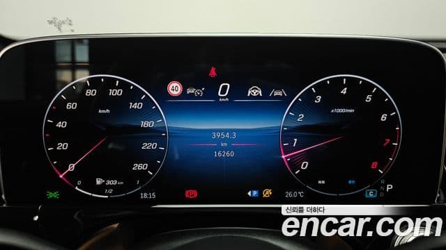 Mercedes-Benz E-Class 2025 — Photo 19/36