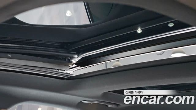 Mercedes-Benz E-Class 2025 — Photo 29/36