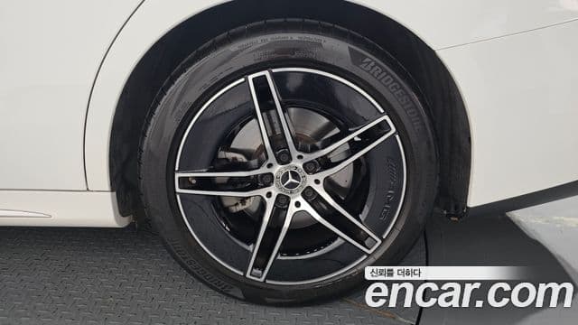 Mercedes-Benz E-Class 2025 — Photo 33/36