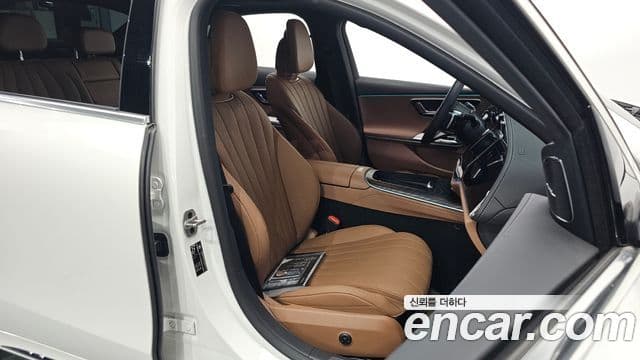 Mercedes-Benz E-Class 2025 — Photo 5/36