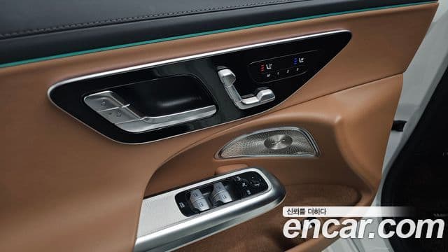 Mercedes-Benz E-Class 2025 — Photo 26/36