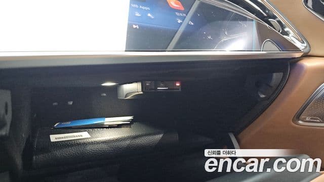 Mercedes-Benz E-Class 2025 — Photo 14/36