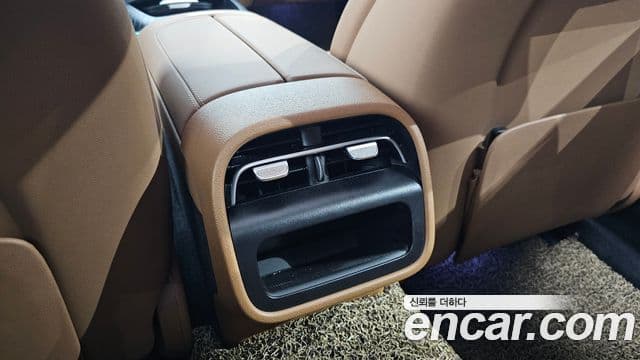 Mercedes-Benz E-Class 2025 — Photo 31/36
