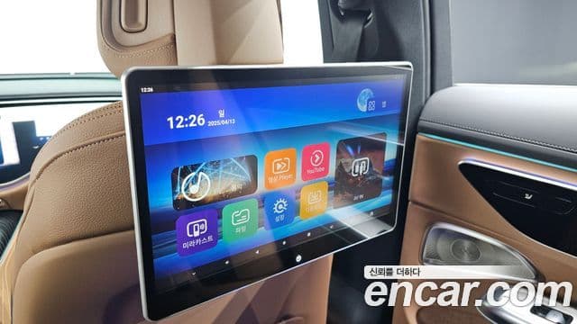 Mercedes-Benz E-Class 2025 — Photo 9/36