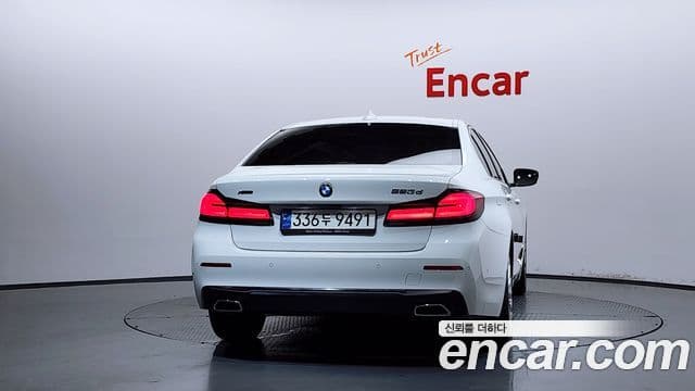 BMW 5 Series 2021 — ფოტო 4/20