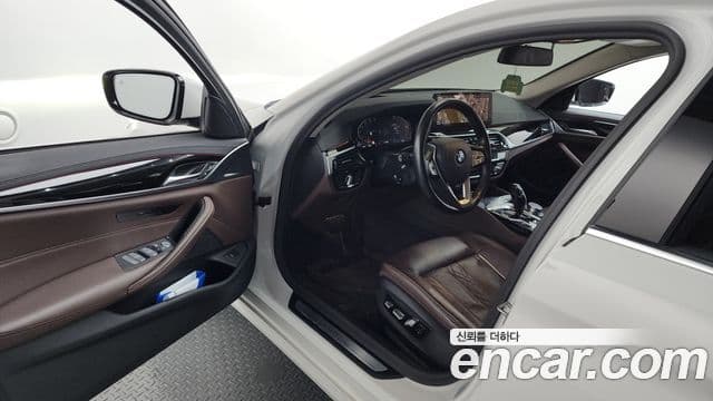 BMW 5 Series 2021 — ფოტო 10/20
