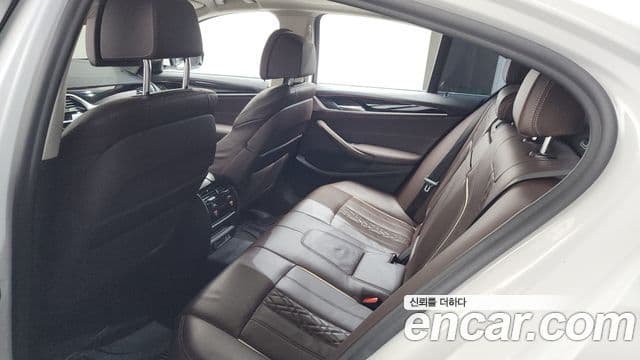 BMW 5 Series 2021 — ფოტო 20/20