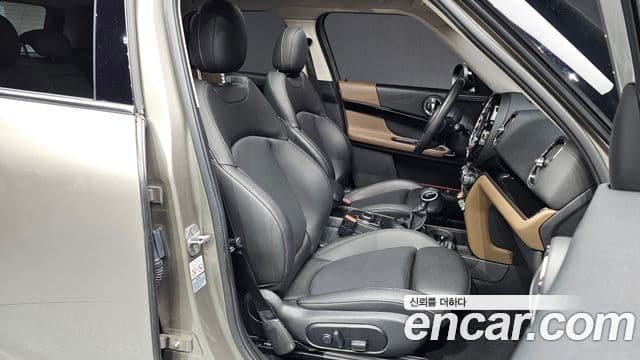 Mini Cooper Countryman 2019 — Фото 11/20