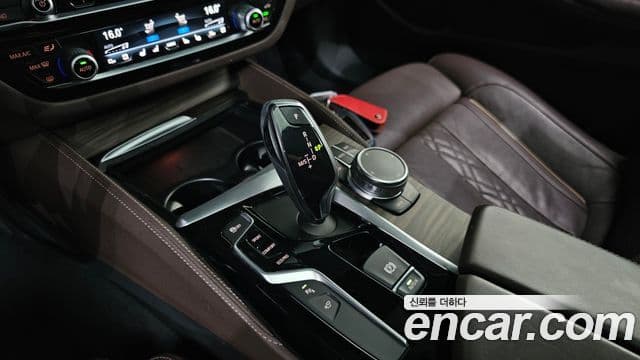 BMW 5 Series 2018 — фото 9 из 20