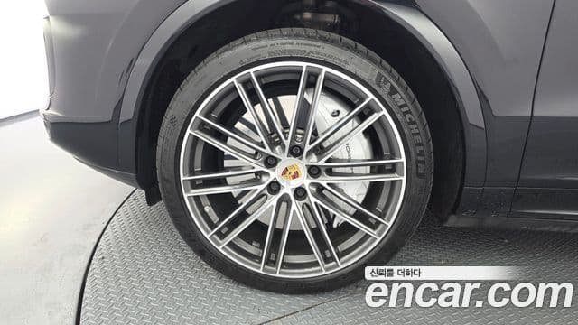 Porsche Cayenne 2020 — Photo 18/20