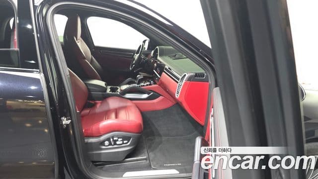 Porsche Cayenne 2020 — Photo 19/20