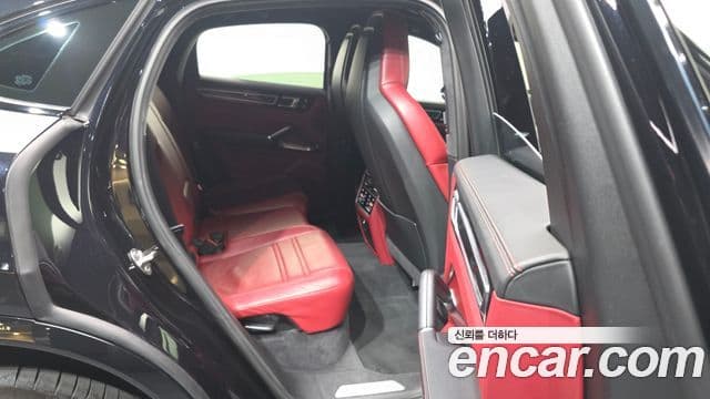 Porsche Cayenne 2020 — Photo 11/20