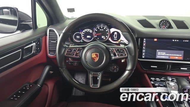 Porsche Cayenne 2020 — Photo 9/20