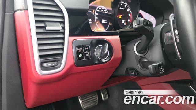 Porsche Cayenne 2020 — Photo 2/20