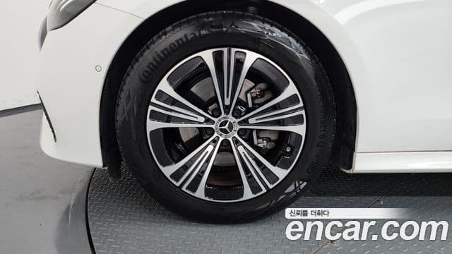 Mercedes-Benz E-Class 2024 — ფოტო 5/20