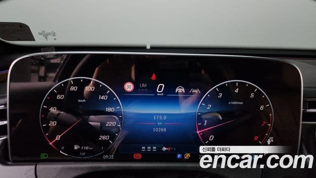 Mercedes-Benz E-Class 2024 — ფოტო 8/20