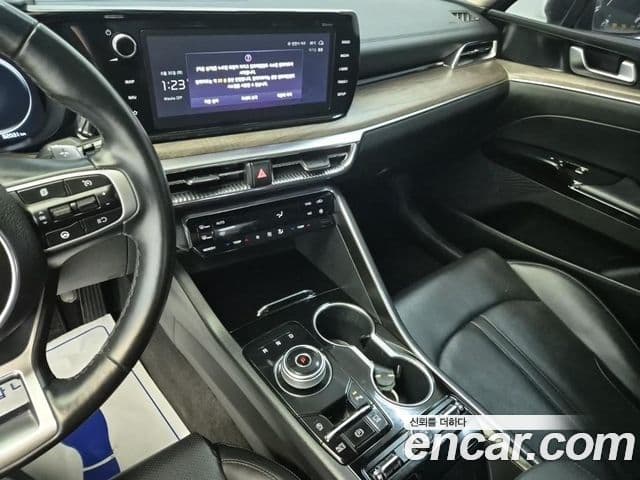 Kia K5 2022 — ფოტო 8/18