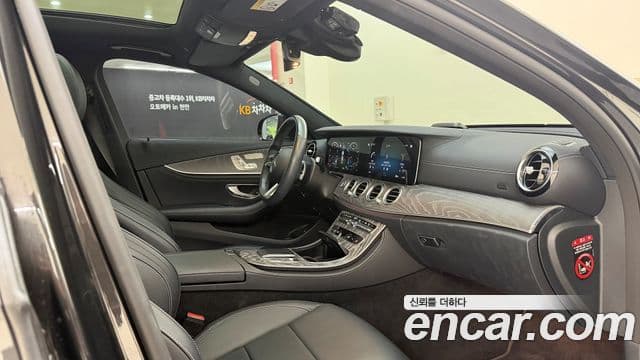 Mercedes-Benz E-Class 2021 — ფოტო 16/20
