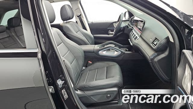Mercedes-Benz GLE-Class 2025 — Photo 33/36