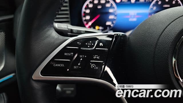 Mercedes-Benz GLE-Class 2025 — Photo 22/36