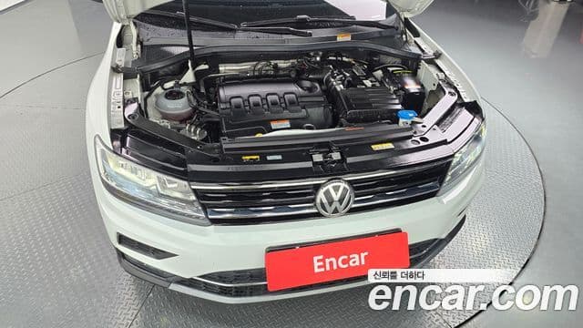 Volkswagen Tiguan 2020 — ფოტო 6/20