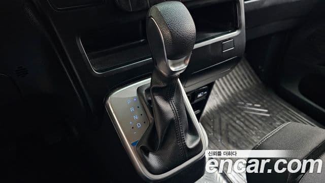 Hyundai Staria 2021 — ფოტო 9/20