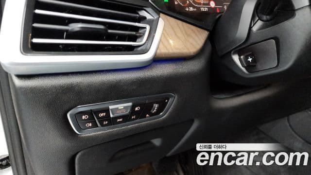 BMW X5 2021 — ფოტო 18/20