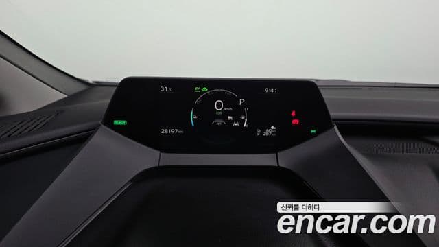 Toyota Prius 2024 — ფოტო 8/20