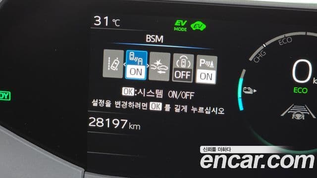 Toyota Prius 2024 — ფოტო 16/20