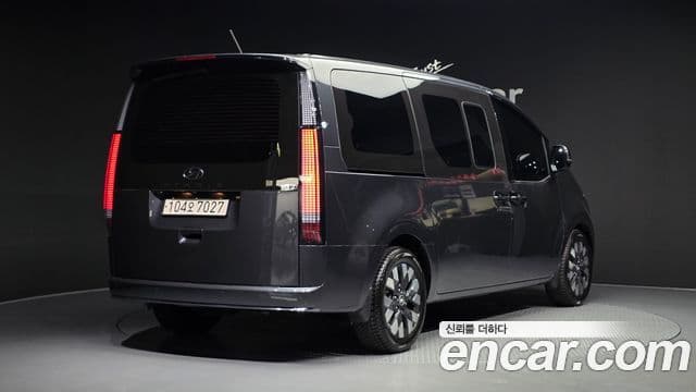Hyundai Staria 2021 — ფოტო 2/20