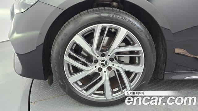 Mercedes-Benz E-Class 2025 — ფოტო 5/20
