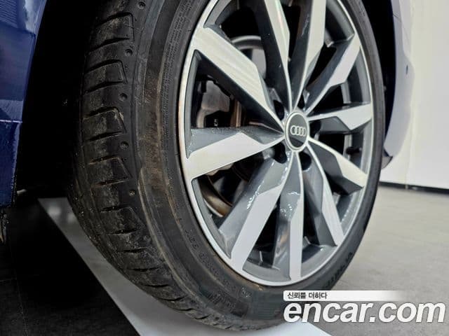 Audi A4 2023 — фото 14 из 20