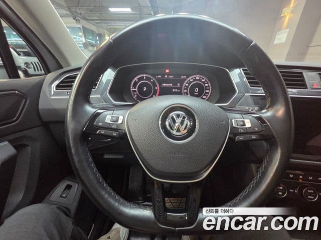 Volkswagen Tiguan 2018 — фото 12 из 18