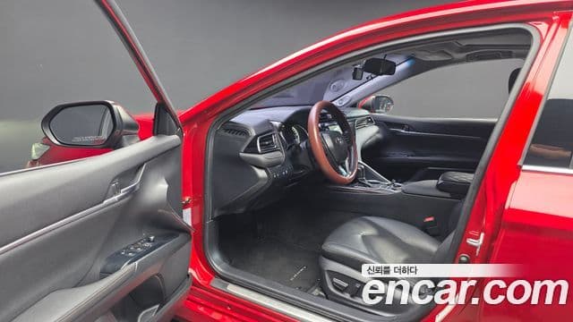 Toyota Camry 2019 — Şəkil 13/20