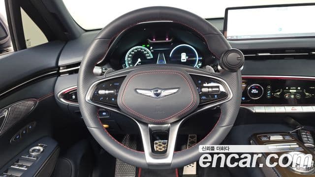 Genesis GV70 2021 — ფოტო 13/20