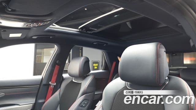 Genesis GV70 2021 — ფოტო 17/20