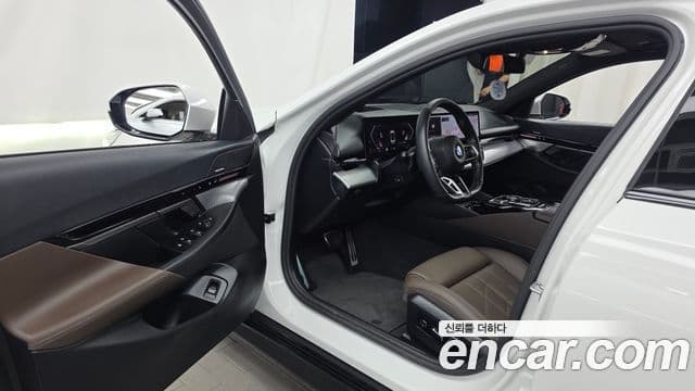 BMW 5 Series 2024 — фото 10 из 20