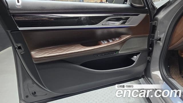 BMW 7 Series 2021 — Photo 5/32