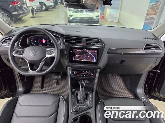 Volkswagen Tiguan 2021 — ფოტო 7/20