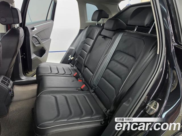 Volkswagen Tiguan 2021 — ფოტო 15/20