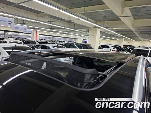 Volkswagen Tiguan 2021 — ფოტო 19/20