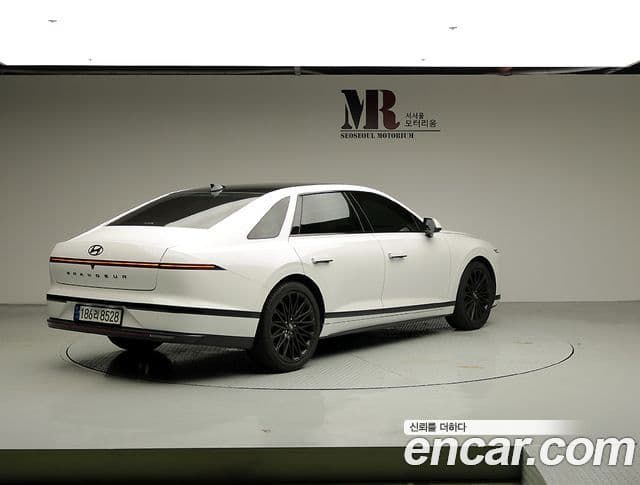 Hyundai Grandeur 2023 — ფოტო 3/20