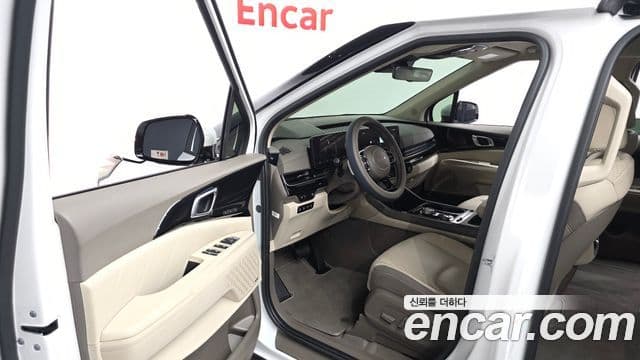 Kia Carnival 2023 — фото 10 из 20