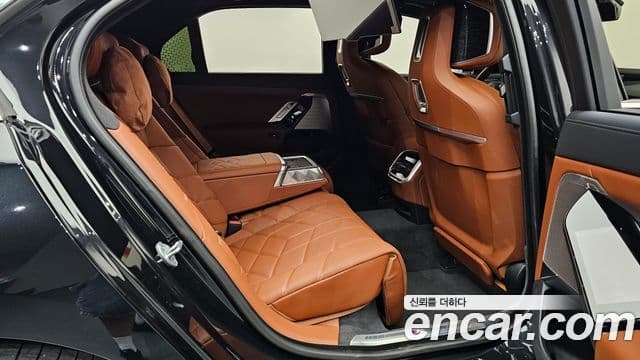 BMW 7 Series 2025 — фото 11 из 20