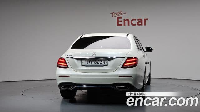 Mercedes-Benz E-Class 2019 — фото 4 из 20