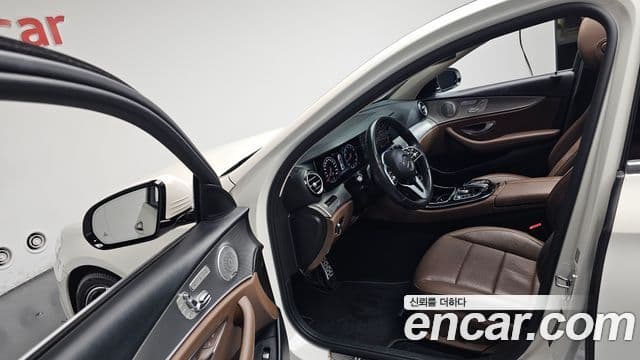 Mercedes-Benz E-Class 2019 — фото 10 из 20