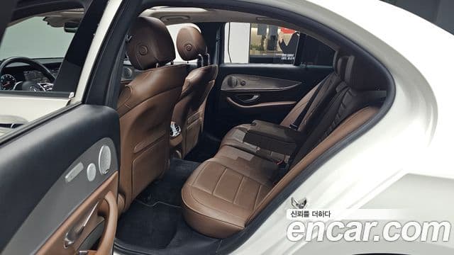 Mercedes-Benz E-Class 2019 — фото 12 из 20