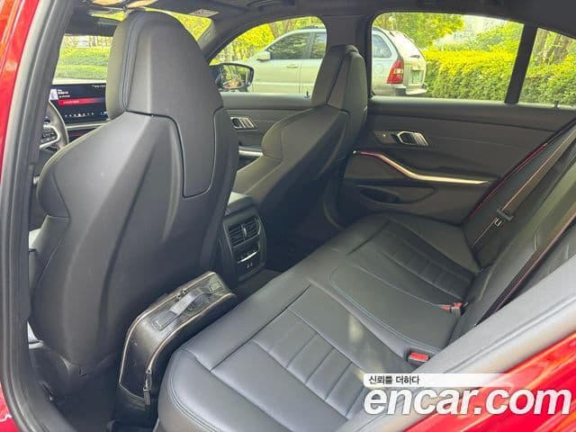BMW 3 Series 2024 — фото 14 из 15