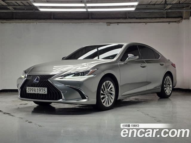 Lexus ES300h 2019 — ფოტო 2/20