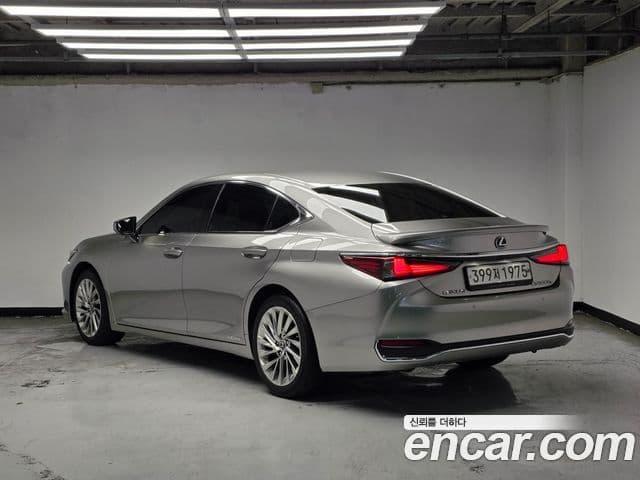 Lexus ES300h 2019 — ფოტო 3/20